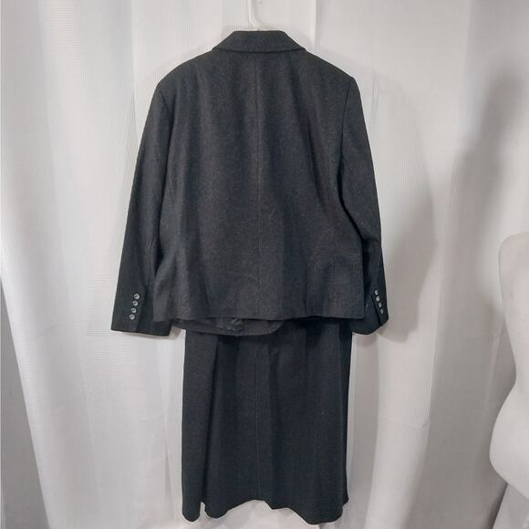 HARVE BENARD! STUNNING WOOL BLEND CHARCOAL GRAY JACKET, SKIRT SUIT, SET! SZ 26W - Picture 9 of 14